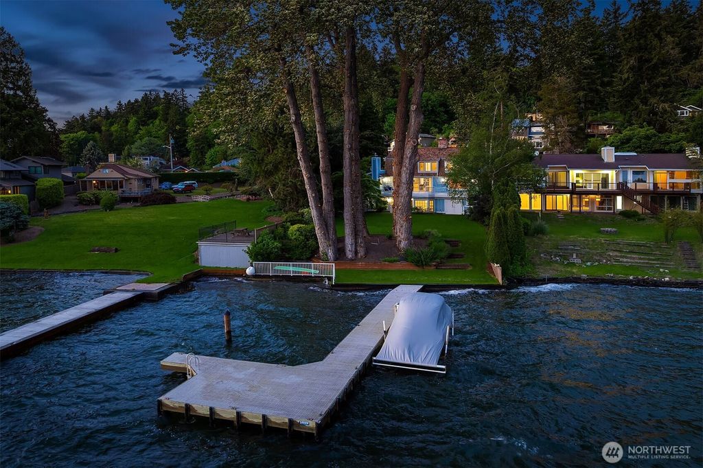Photo of 15011 58th Lane NE, Kenmore, WA 98028 (MLS # 2524156)