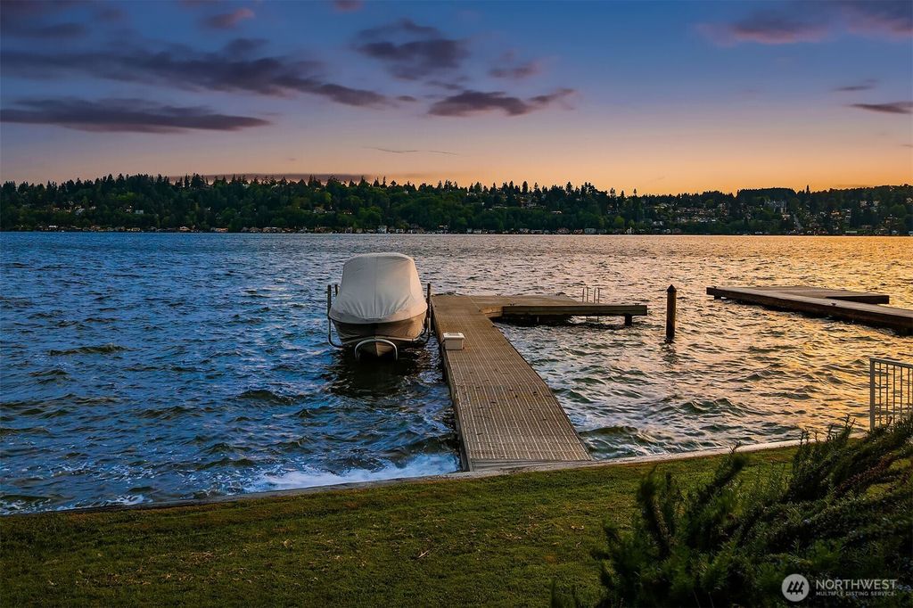 Photo of 15011 58th Lane NE, Kenmore, WA 98028 (MLS # 2524156)
