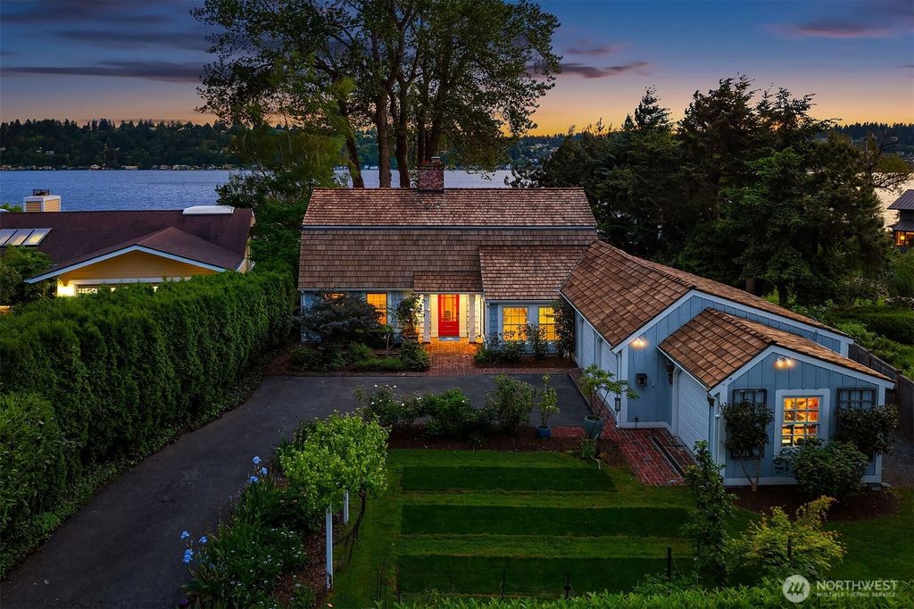 Photo of 15011 58th Lane NE, Kenmore, WA 98028 (MLS # 2524156)