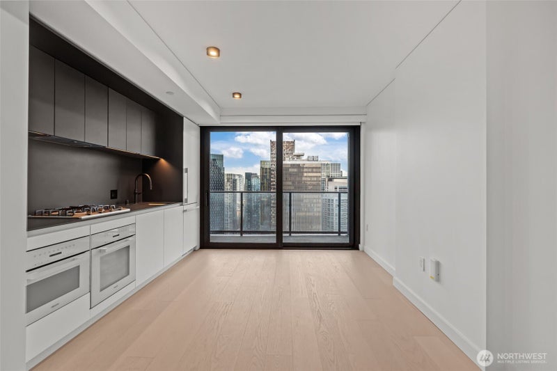 300 Virginia Street 3103