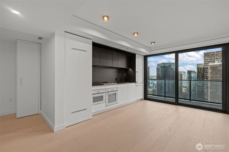 300 Virginia Street 3103