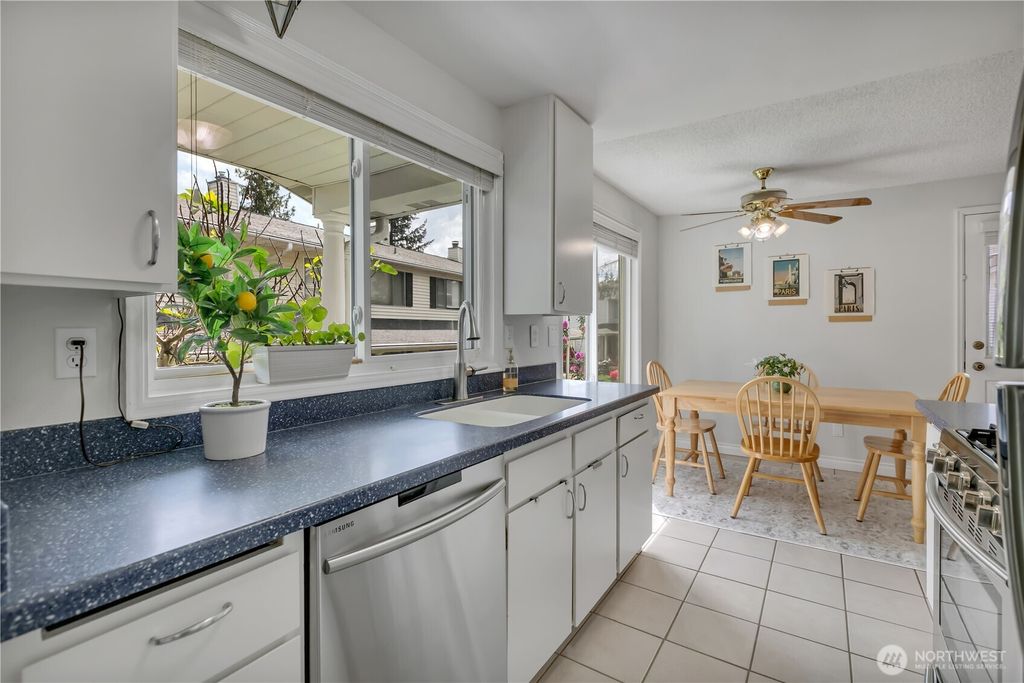 Photo of 131 S 324th Place, Federal Way, WA 98003 (MLS # 2524277)