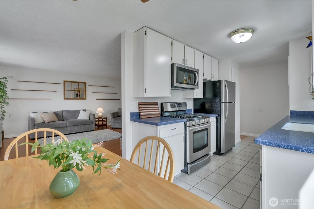 Photo of 131 S 324th Place, Federal Way, WA 98003 (MLS # 2524277)