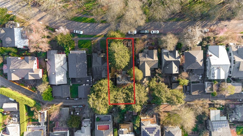 Photo of 1524 NE 62nd Street, Seattle, WA 98115 (MLS # 2209568)