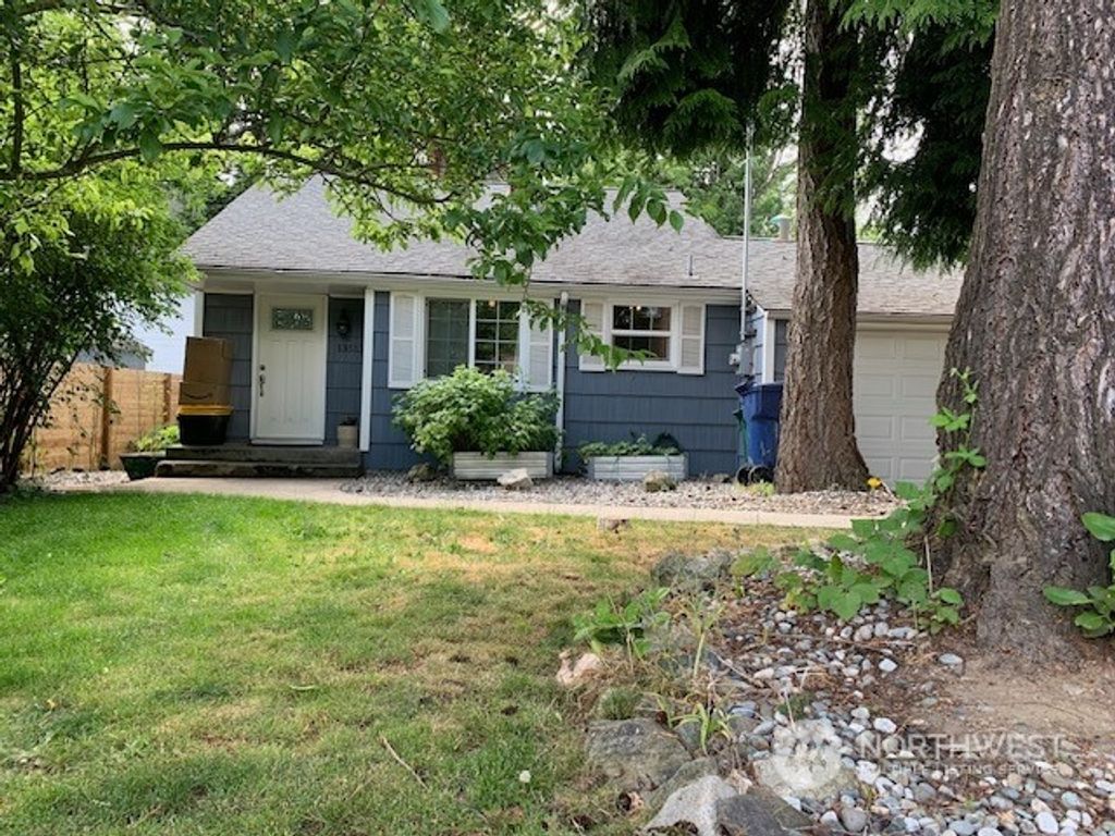 Photo of 13513 Meridian Avenue N, Seattle, WA 98133 (MLS # 2127375)