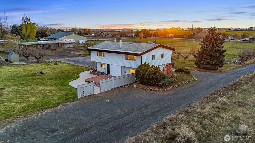 Photo of 5103 Road 1.9 NE, Moses Lake, WA 98837 (MLS # 2455346)