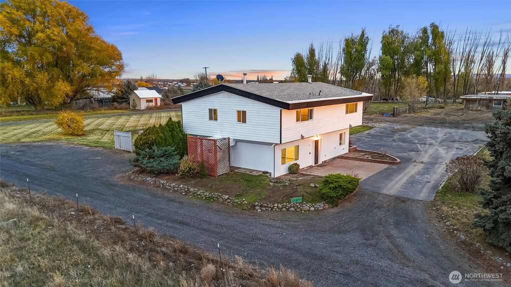 Photo of 5103 Road 1.9 NE, Moses Lake, WA 98837 (MLS # 2455346)