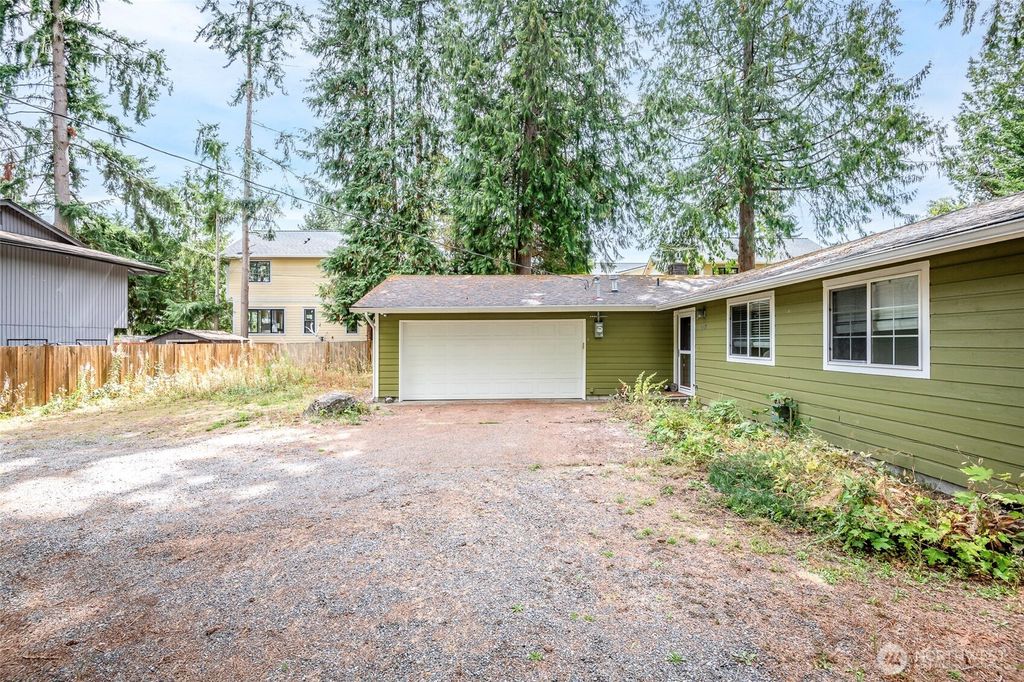 Photo of 12709 NE 80th Lane, Kirkland, WA 98033 (MLS # 2423537)