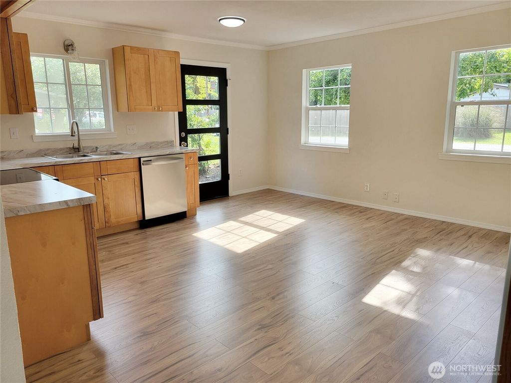 listing image 9360293514325586236