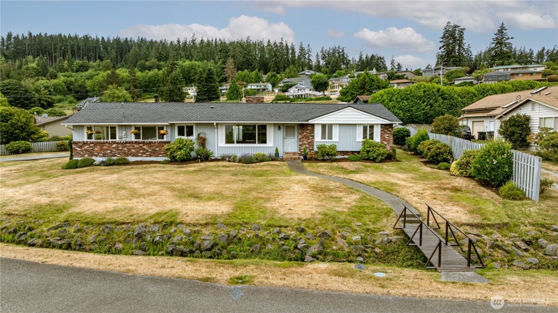 690 Maplewood Loop