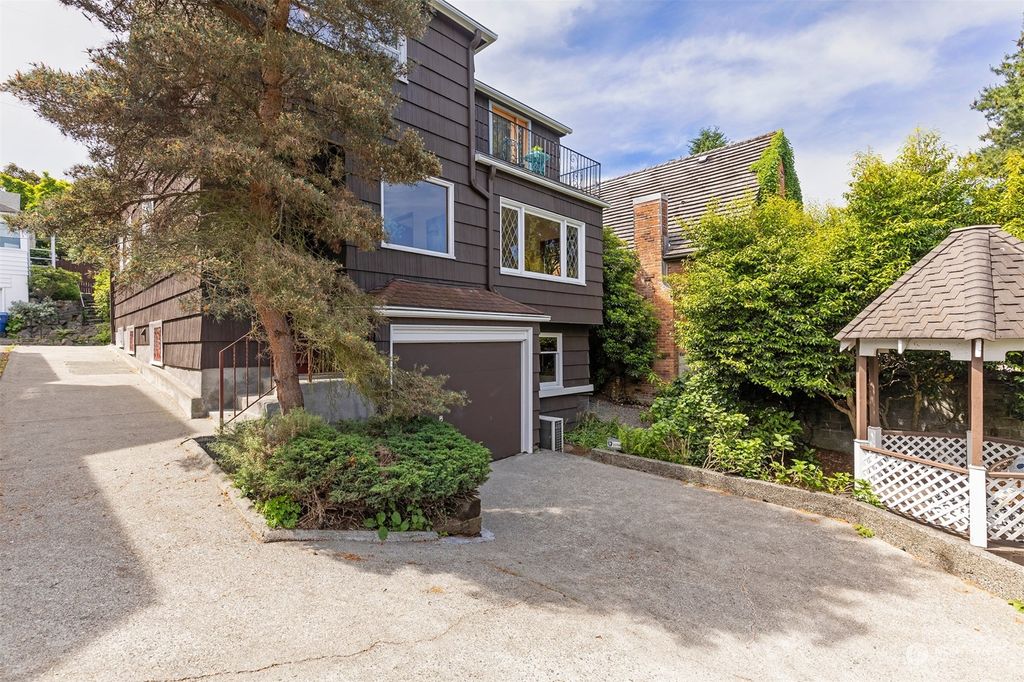 Photo of 318 Halladay Street, Seattle, WA 98109 (MLS # 2078392)