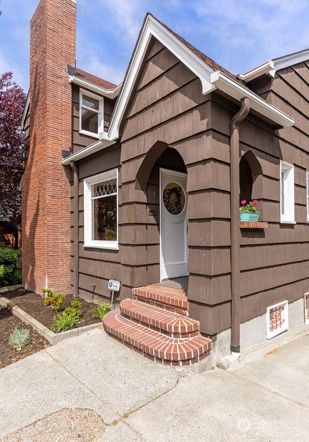 Photo of 318 Halladay Street, Seattle, WA 98109 (MLS # 2078392)