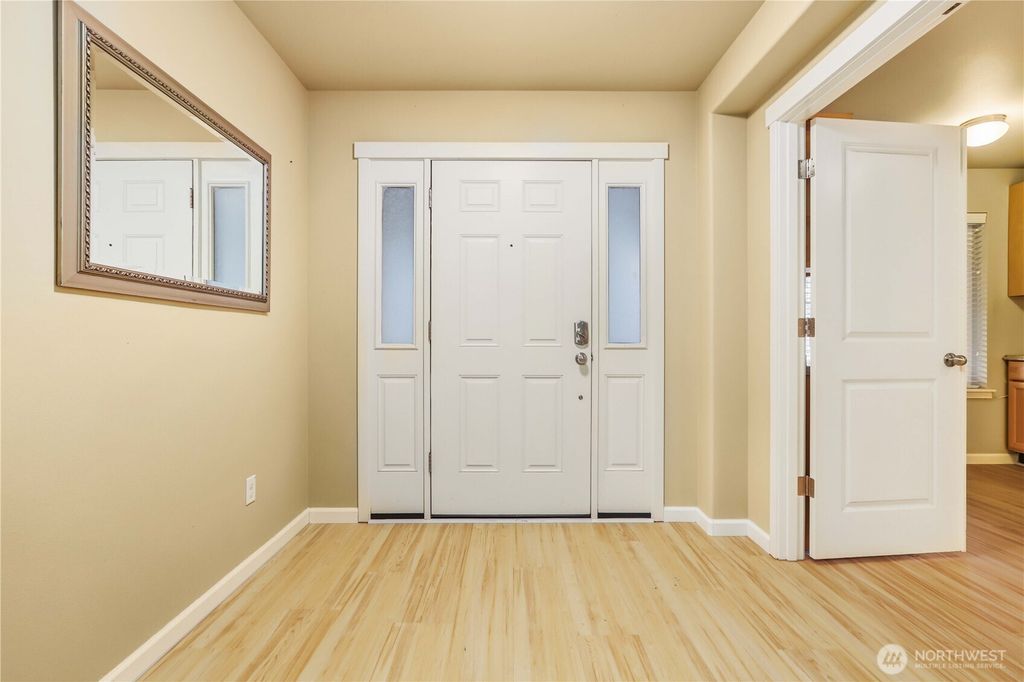 Photo of 616 Panorama Ridge Rdg, Mount Vernon, WA 98273 (MLS # 2469458)