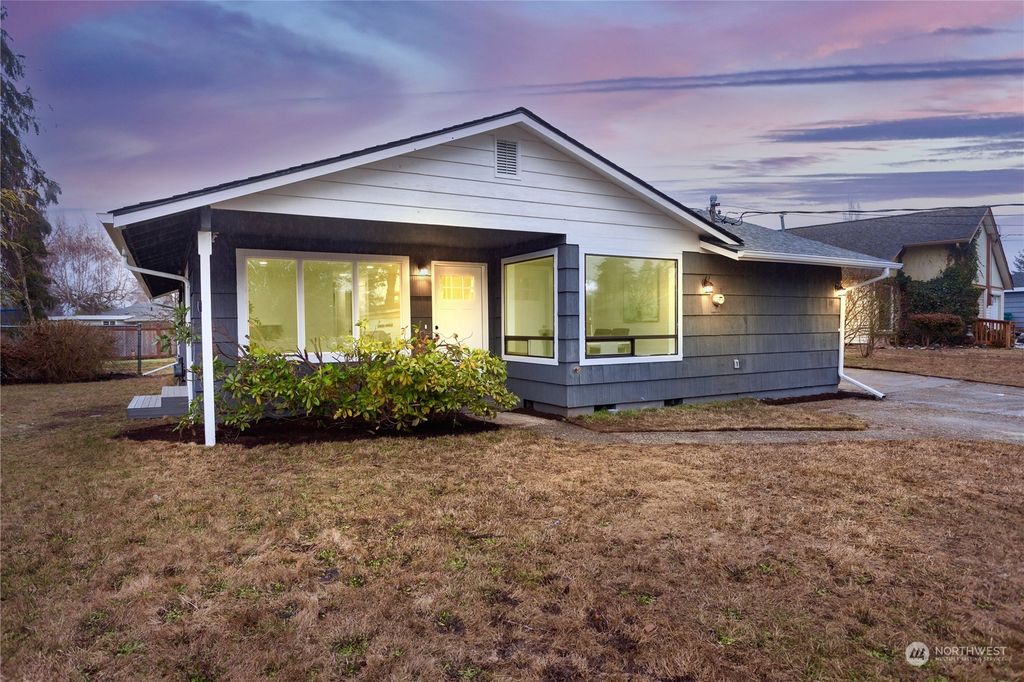 Photo of 1272 S 315th Street, Federal Way, WA 98003 (MLS # 2021303)