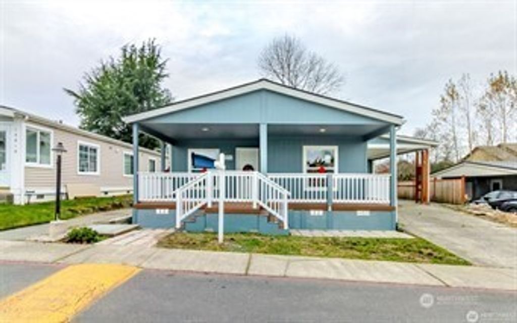 Photo of 15016 SE 274th Place #121, Kent, WA 98042 (MLS # 2335659)