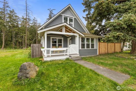 Photo of 712 McPherson Street, Port Townsend, WA 98368 (MLS # 2516141)