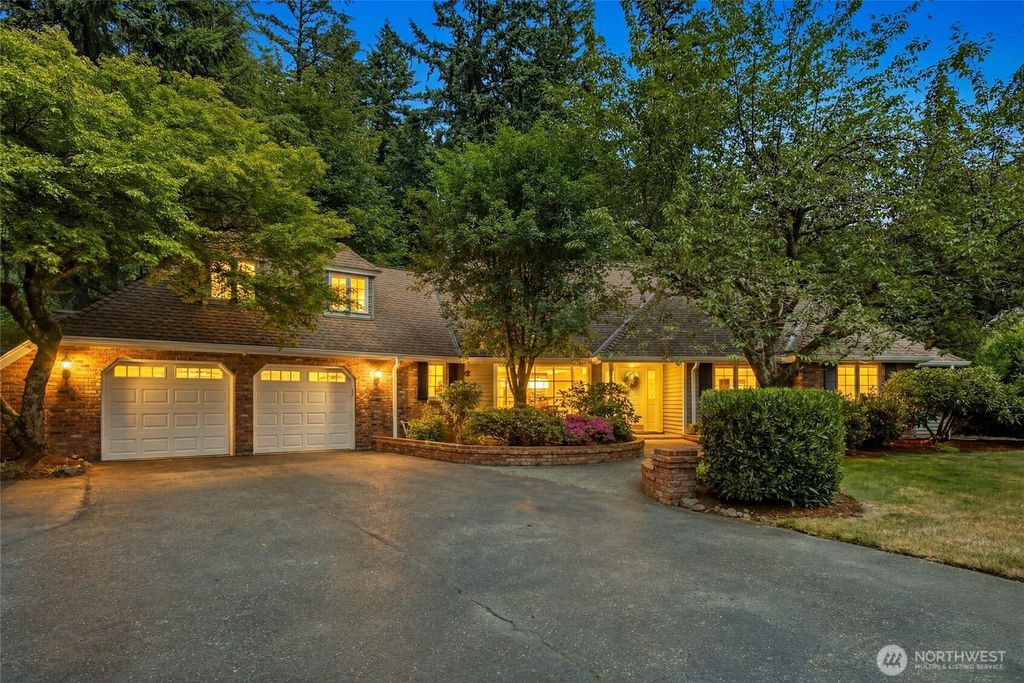 Photo of 14330 172nd Avenue NE, Redmond, WA 98052 (MLS # 2530359)