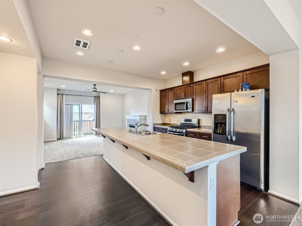 Photo of 3325 30th Dr Dr, Everett, WA 98201 (MLS # 2490005)