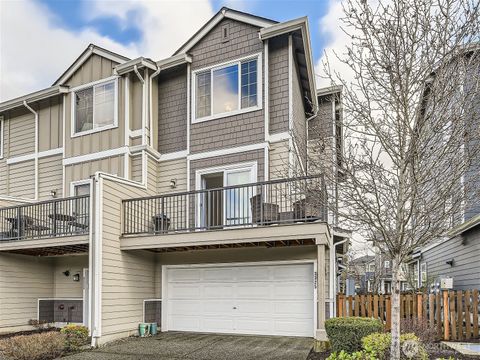 Photo of 3325 30th Dr Dr, Everett, WA 98201 (MLS # 2490005)