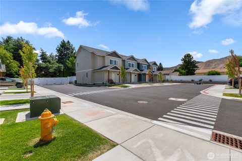 Photo of 1030 Finch Lane #E4, Wenatchee, WA 98801 (MLS # 2341769)
