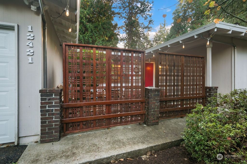 Photo of 12421 NE 65th Place, Kirkland, WA 98033 (MLS # 2175121)