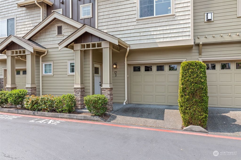 Photo of 325 Chelan Place NE #D-3, Renton, WA 98059 (MLS # 2069979)