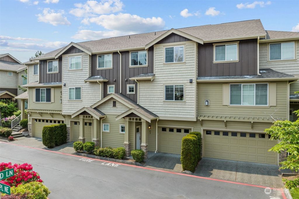 Photo of 325 Chelan Place NE #D-3, Renton, WA 98059 (MLS # 2069979)