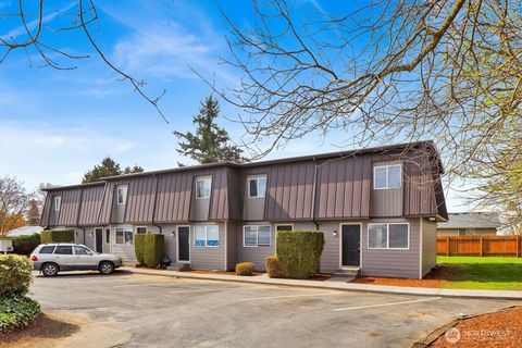 Photo of 211 Maple Street, Lynden, WA 98264 (MLS # 2504180)