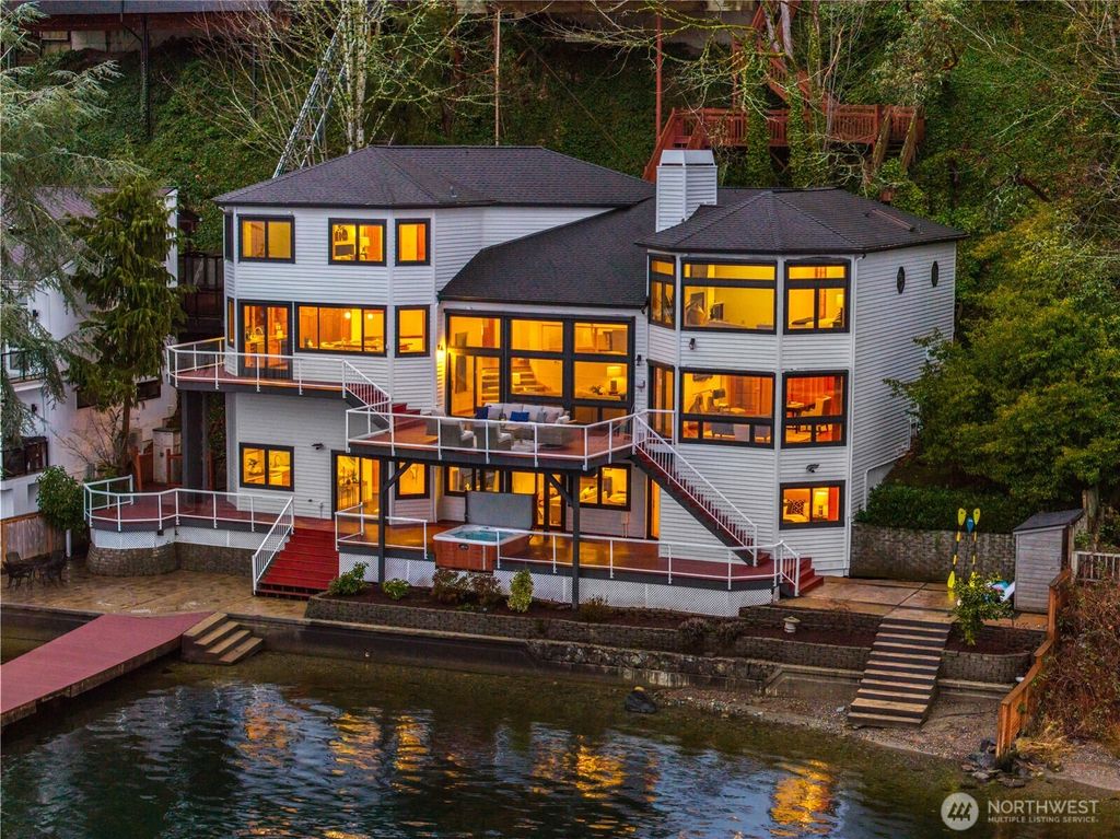 Photo of 1838 W Lake Sammamish Parkway NE, Bellevue, WA 98008 (MLS # 2334635)