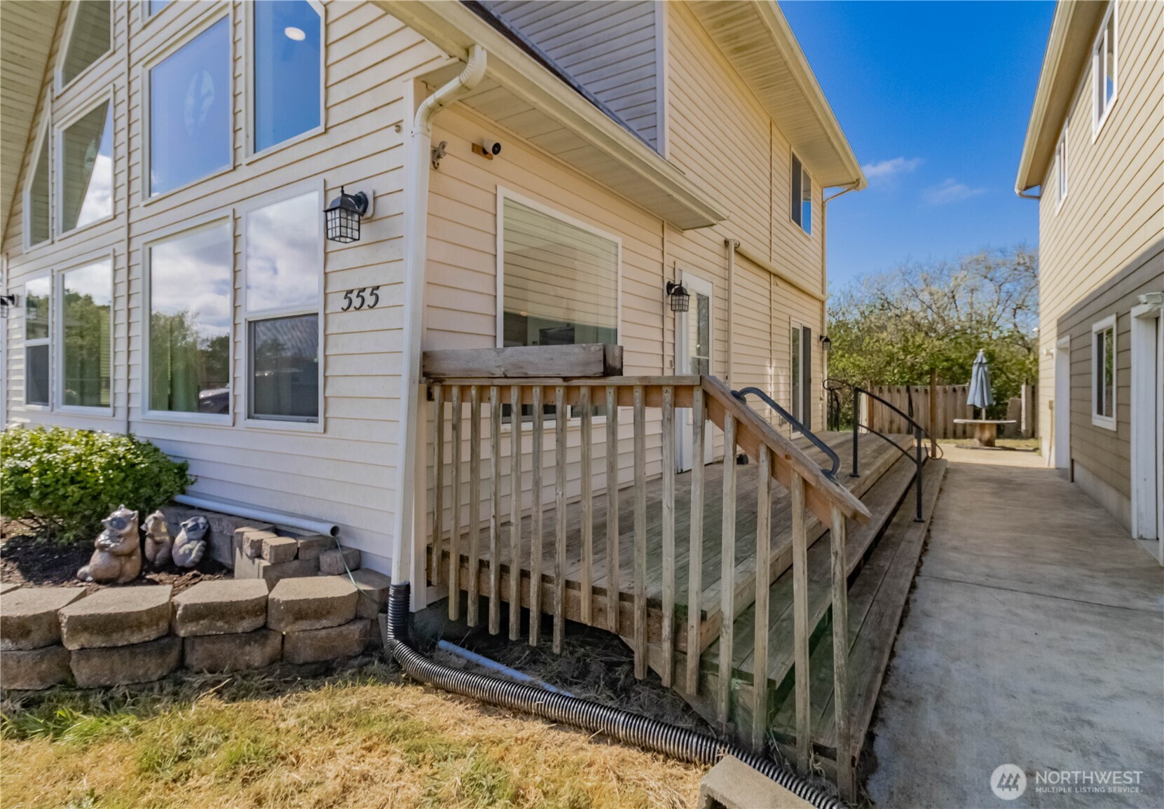 555 Ensign Avenue NW