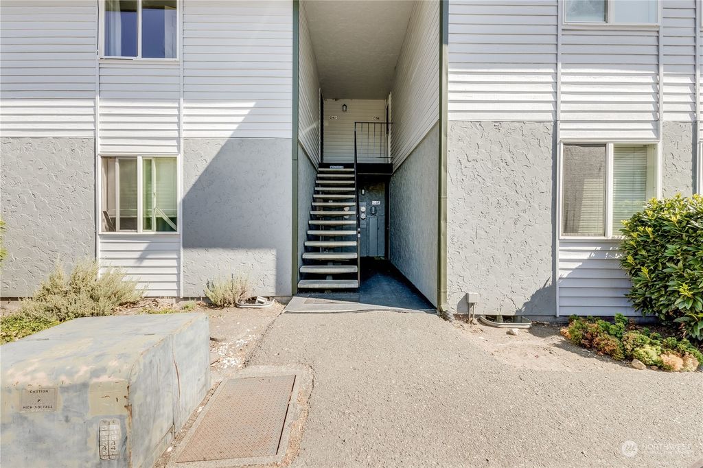 Photo of 1856 Central Place S #D40, Kent, WA 98030 (MLS # 2268808)