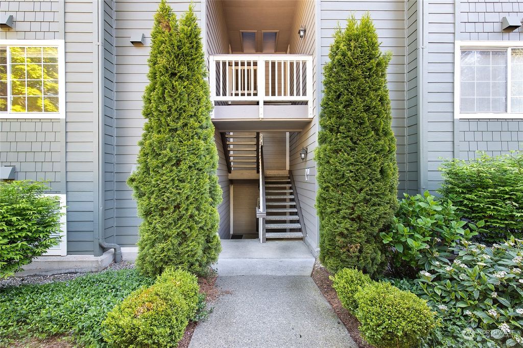 Photo of 15433 Country Club Drive #E202, Mill Creek, WA 98012 (MLS # 2067686)