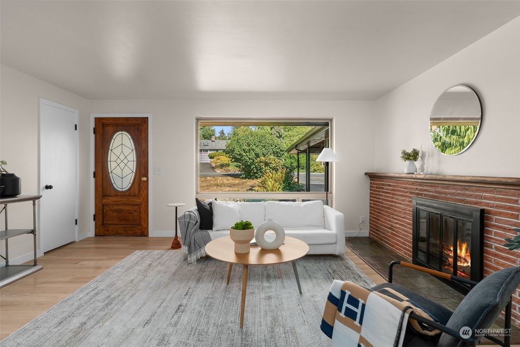 Photo of 14815 9th Avenue NE, Shoreline, WA 98155 (MLS # 2269876)