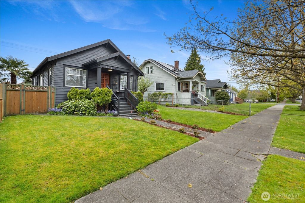 Photo of 2314 McDougall Avenue, Everett, WA 98201 (MLS # 2365199)