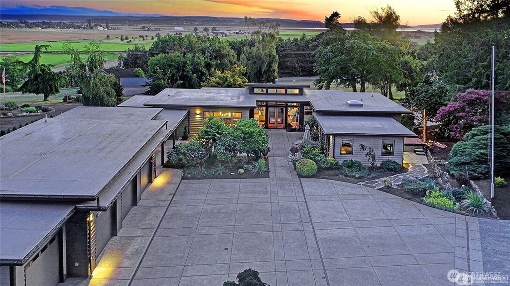 Photo of 28407 Pioneer Highway, Stanwood, WA 98292 (MLS # 2483296)