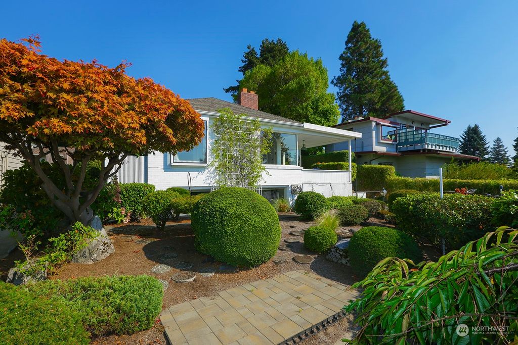 Photo of 3144 W Laurelhurst Drive NE, Seattle, WA 98105 (MLS # 2004354)