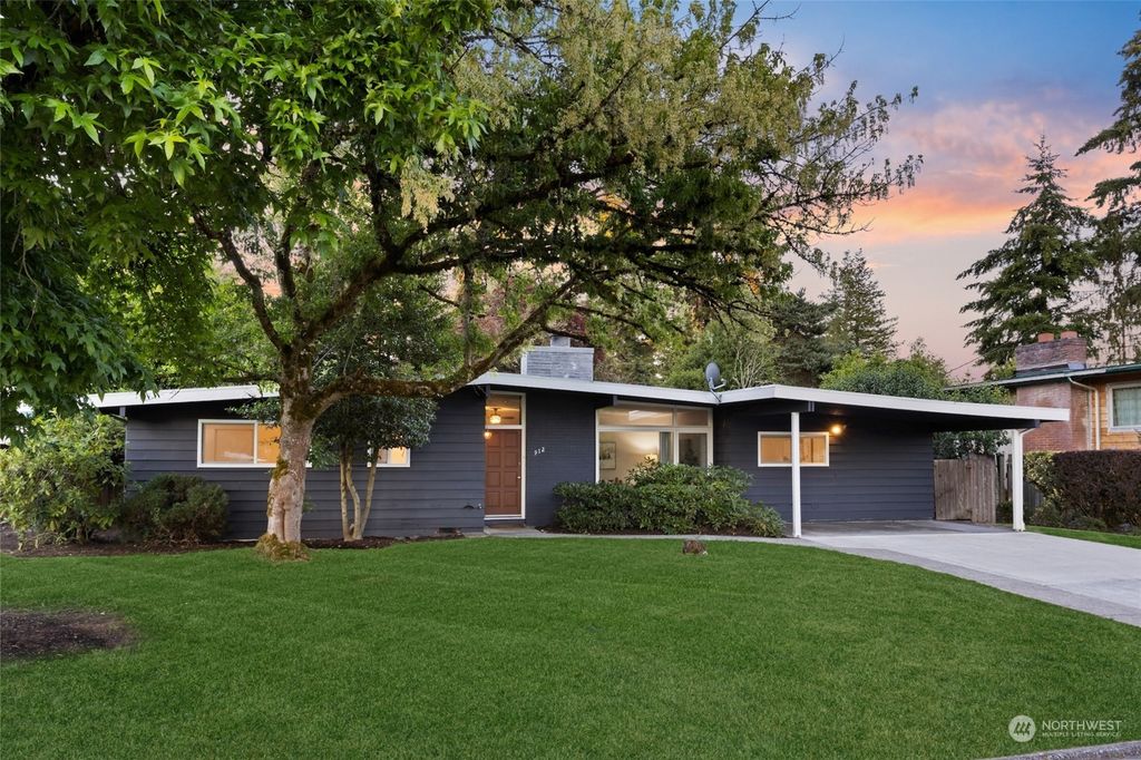 Photo of 912 164th Avenue SE, Bellevue, WA 98008 (MLS # 2263026)