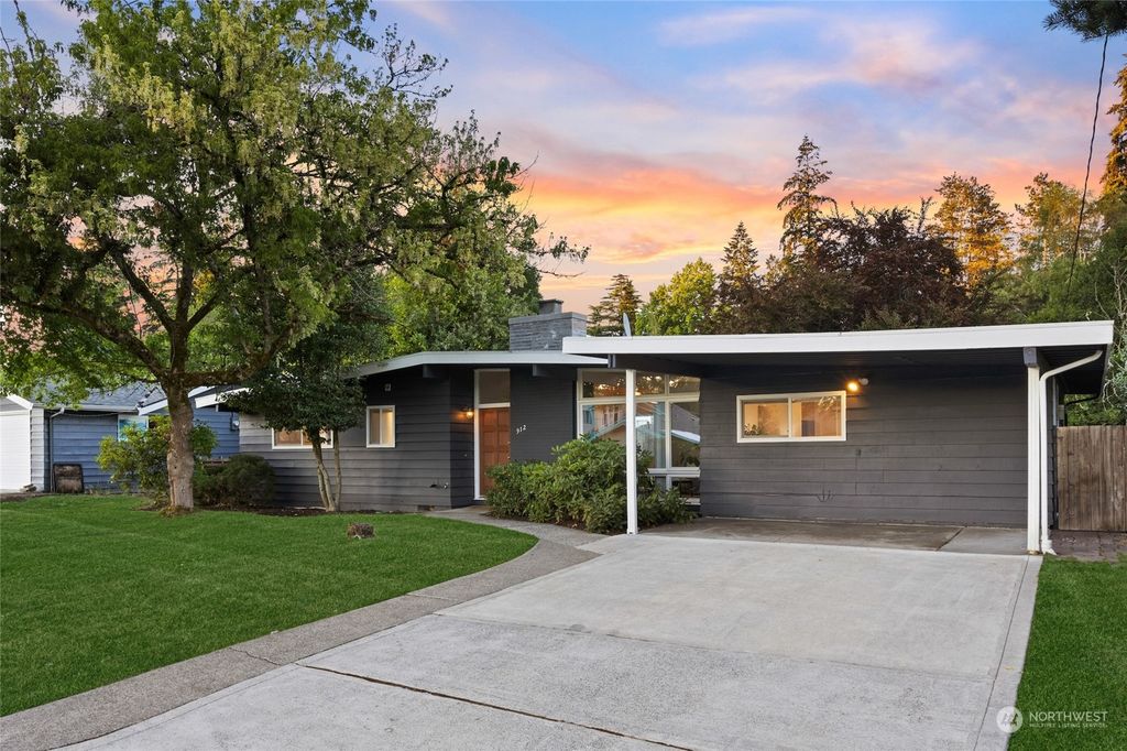 Photo of 912 164th Avenue SE, Bellevue, WA 98008 (MLS # 2263026)