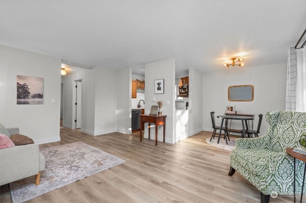 Photo of 12429 NE 130th Court #G106, Kirkland, WA 98034 (MLS # 2327157)