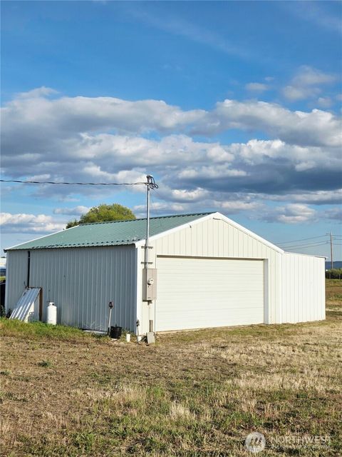 Photo of 300 Wade Road, Thorp, WA 98946 (MLS # 2531398)