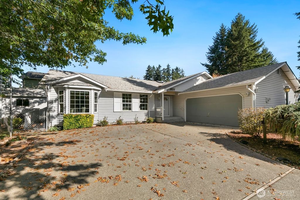 Photo of 3908 NE 10th Street, Renton, WA 98056 (MLS # 2442356)