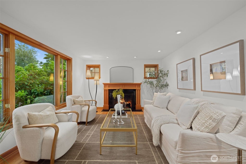 Photo of 7723 33rd Ave AVE NE, Seattle, WA 98115 (MLS # 2582489)