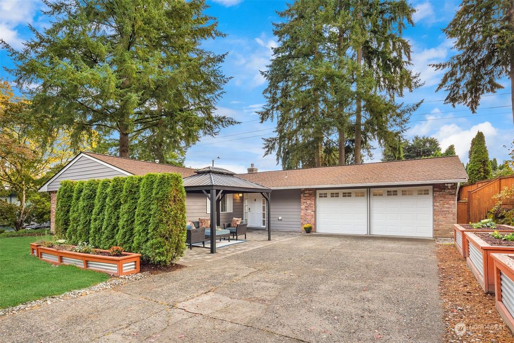Photo of 7418 139th Place NE, Redmond, WA 98052 (MLS # 2011653)