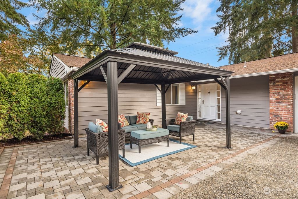 Photo of 7418 139th Place NE, Redmond, WA 98052 (MLS # 2011653)