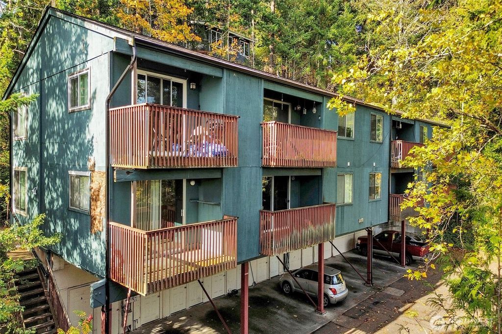 Photo of 800 20th Street St, Bellingham, WA 98225 (MLS # 2448112)