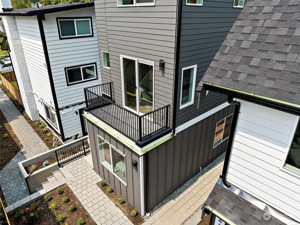 Photo of 4430 47th Avenue SW #B, Seattle, WA 98116 (MLS # 2067613)