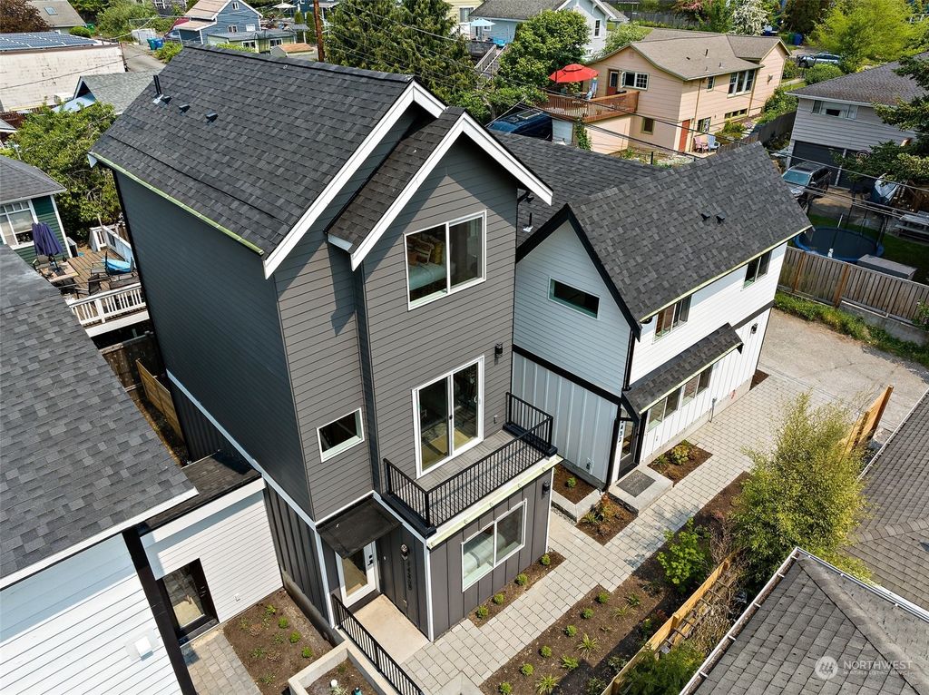 Photo of 4430 47th Avenue SW #B, Seattle, WA 98116 (MLS # 2067613)