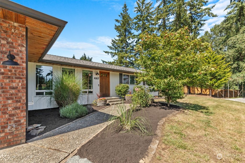 Photo of 4917 121st Place NE, Marysville, WA 98271 (MLS # 2271800)