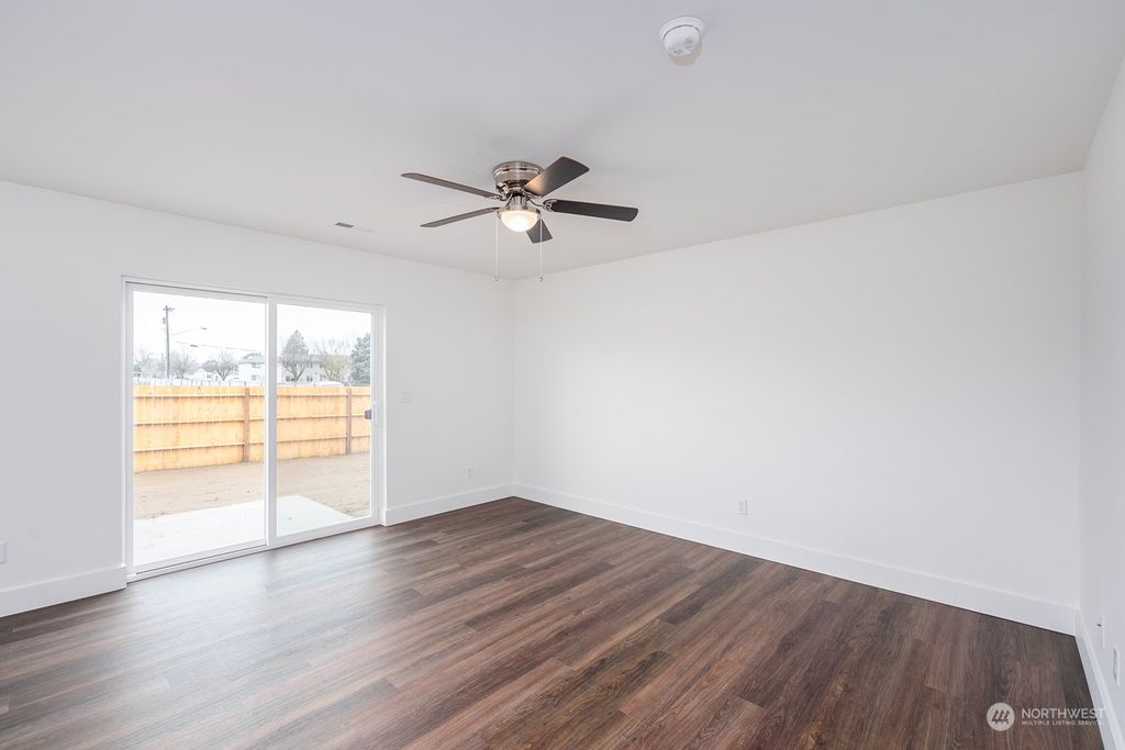 listing image 9367617563467194844