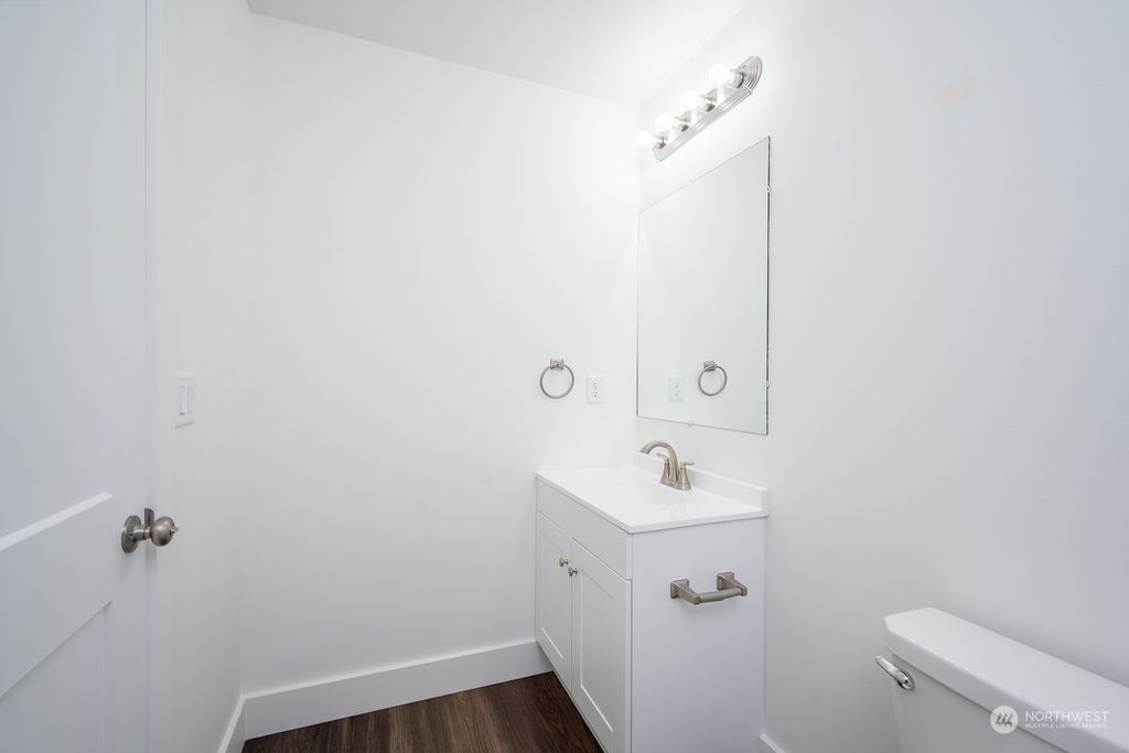 listing image 9360680820038644845